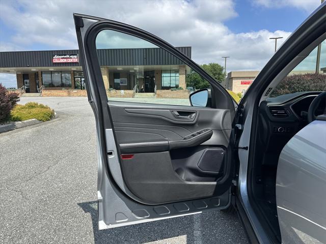 Photo of 2024 Iconic Silver Metallic Ford Escape