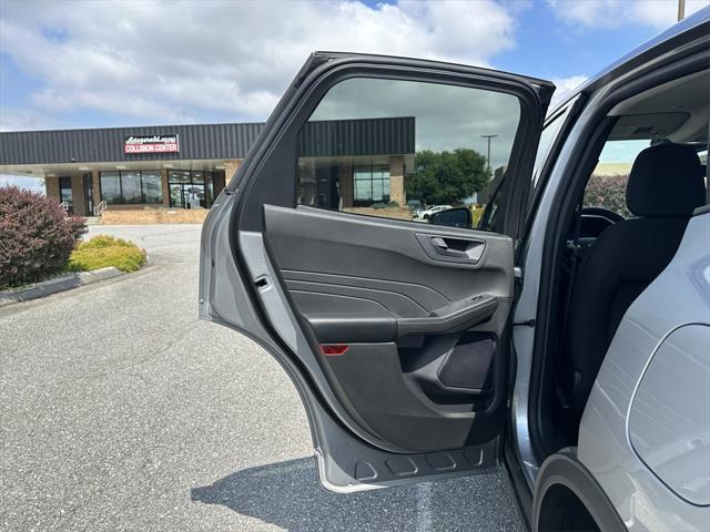 Photo of 2024 Iconic Silver Metallic Ford Escape