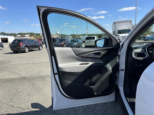 Photo of 2023 Summit White Chevrolet Equinox
