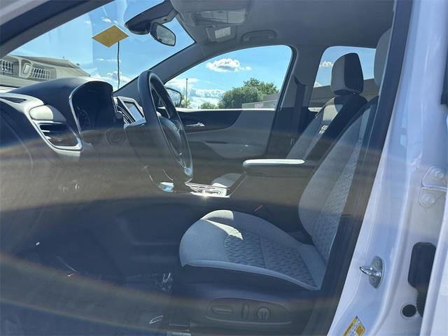 Photo of 2023 Summit White Chevrolet Equinox