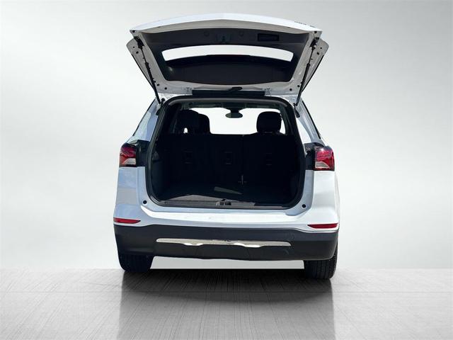 Photo of 2023 Summit White Chevrolet Equinox
