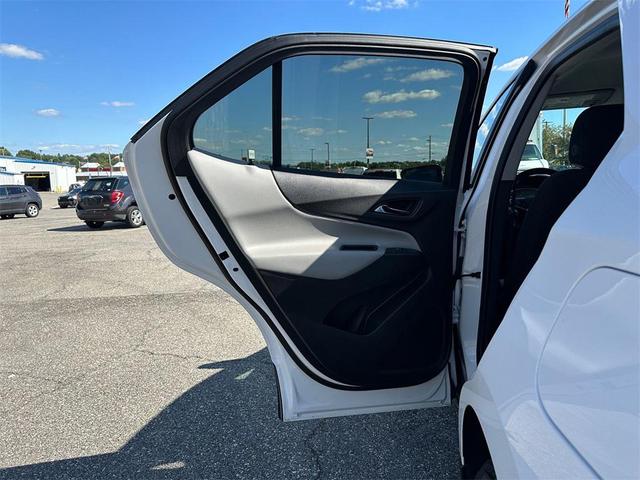 Photo of 2023 Summit White Chevrolet Equinox