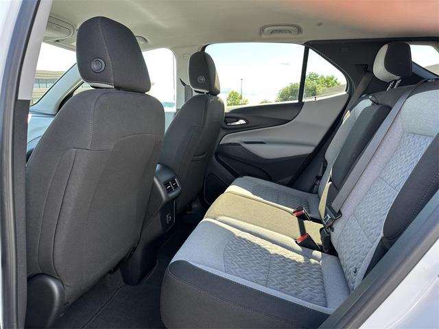 Photo of 2023 Summit White Chevrolet Equinox