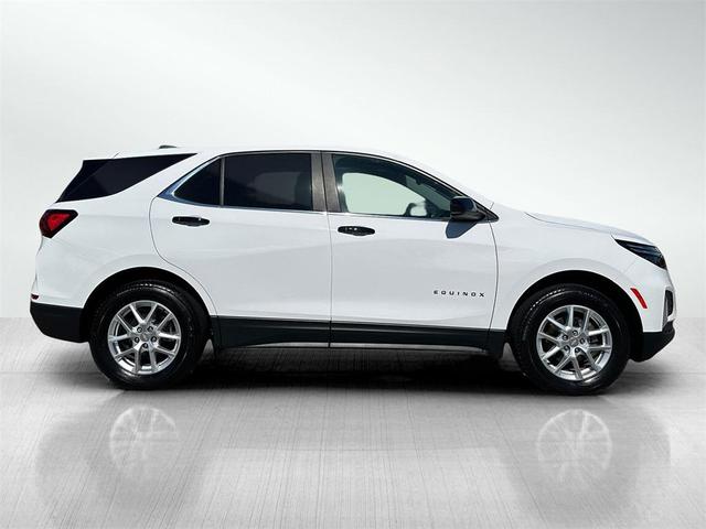 Photo of 2023 Summit White Chevrolet Equinox