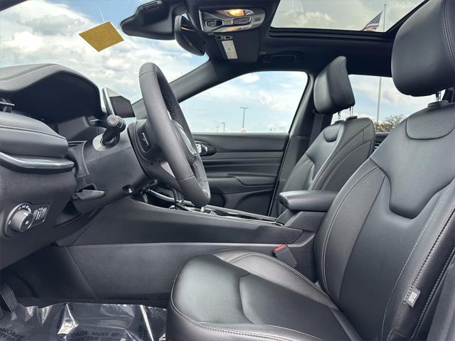 Photo of 2024 Bright White Clearcoat Jeep Compass