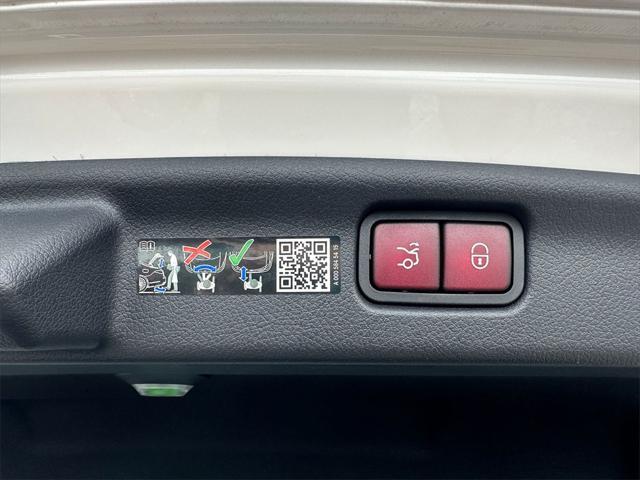 Photo of 2024 Polar White Mercedes-Benz C-Class