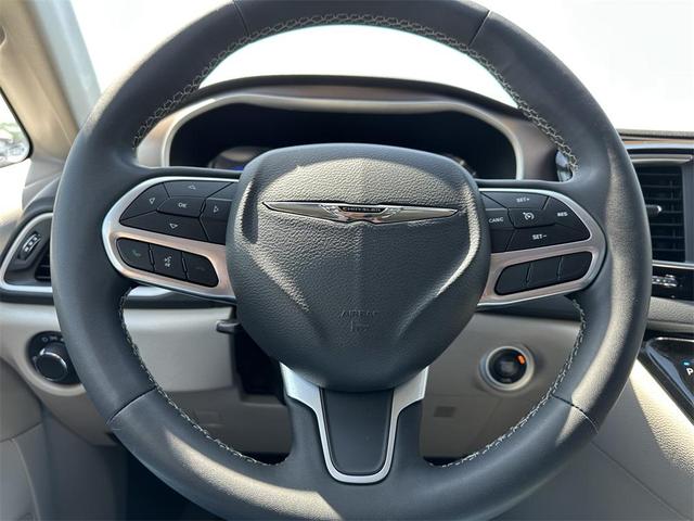 Photo of 2023 Granite Crystal Metallic Clearcoat Chrysler Voyager