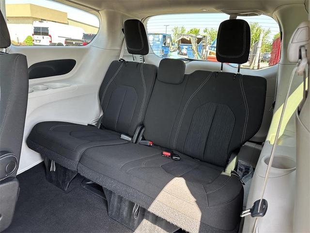 Photo of 2023 Granite Crystal Metallic Clearcoat Chrysler Voyager