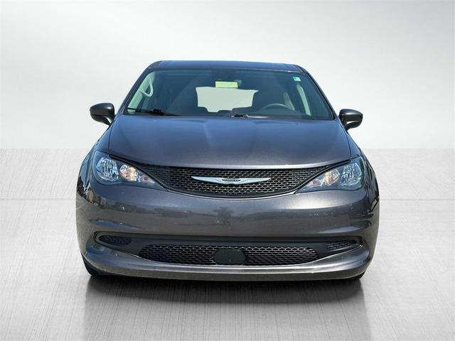 Photo of 2023 Granite Crystal Metallic Clearcoat Chrysler Voyager