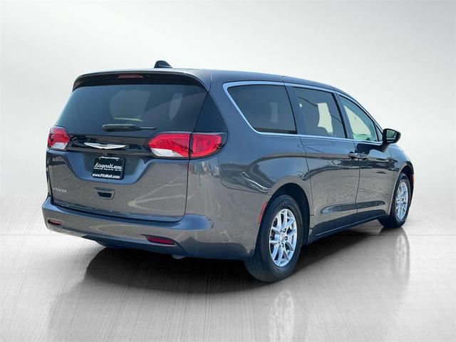 Photo of 2023 Granite Crystal Metallic Clearcoat Chrysler Voyager