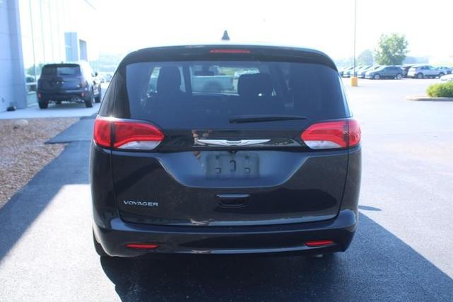 Photo of 2022 Brilliant Black Crystal Pearlcoat Chrysler Voyager