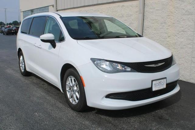 Photo of 2022 Bright White Clearcoat Chrysler Voyager