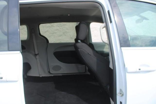 Photo of 2022 Bright White Clearcoat Chrysler Voyager