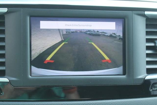 Photo of 2022 Bright White Clearcoat Chrysler Voyager