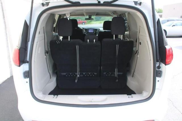 Photo of 2022 Bright White Clearcoat Chrysler Voyager