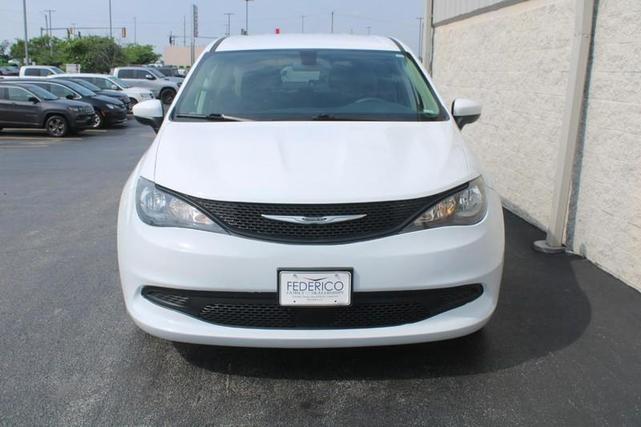 Photo of 2022 Bright White Clearcoat Chrysler Voyager