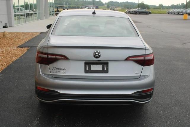 Photo of 2022 Pyrite Silver Metallic Volkswagen Jetta