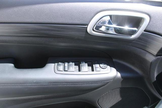 Photo of 2022 Bright White Clearcoat Jeep Grand Cherokee WK
