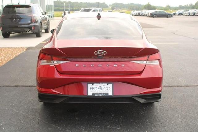 Photo of 2022 Scarlet Red Pearl Hyundai ELANTRA