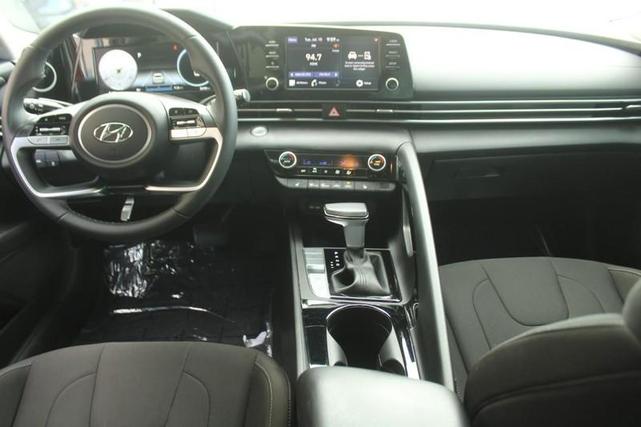Photo of 2022 Scarlet Red Pearl Hyundai ELANTRA
