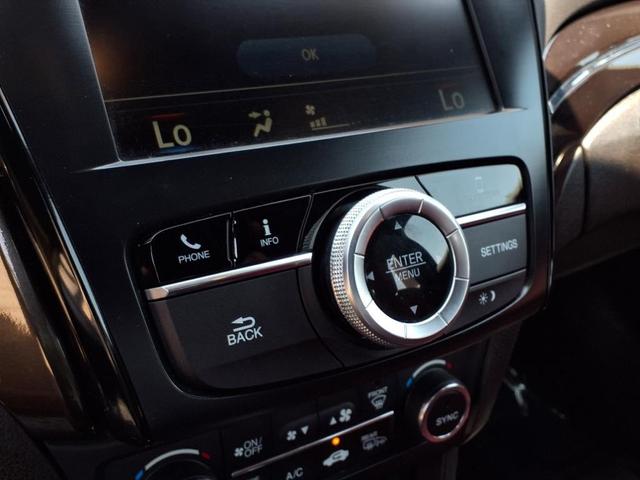 Photo of 2022 White Acura ILX
