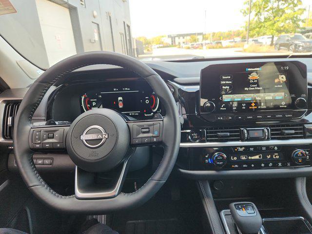 Photo of 2025 Scarlet Ember Tintcoat Nissan Pathfinder