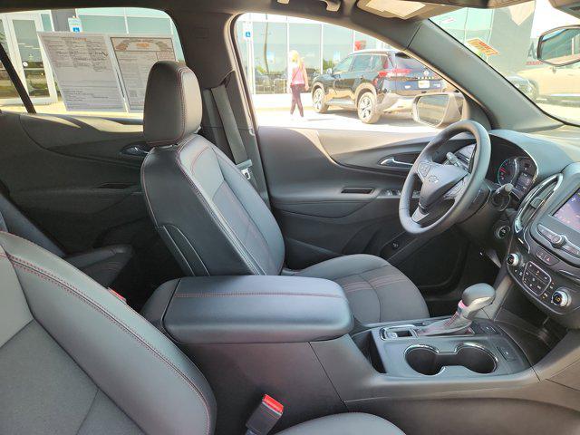 Photo of 2022 Mosaic Black Metallic Chevrolet Equinox