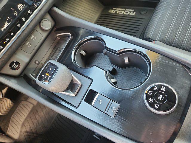 Photo of 2025 Everest White Pearl Nissan Rogue