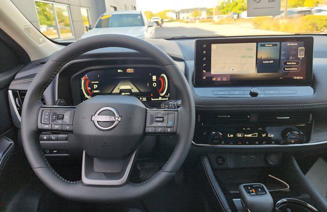 Photo of 2026 Everest White Pearl/Super Black Nissan Rogue