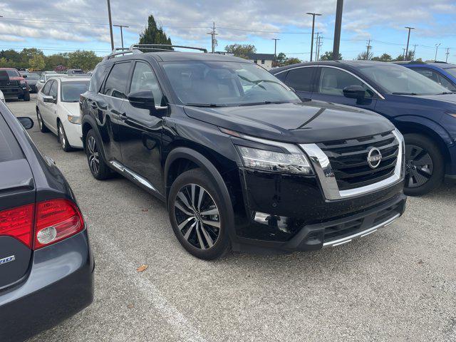 Photo of 2024 Super Black Nissan Pathfinder