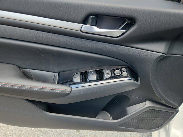 Photo of 2025 Pearl White Tricoat Nissan Altima