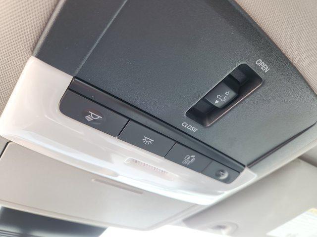 Photo of 2025 Pearl White Tricoat Nissan Altima