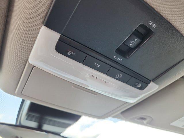 Photo of 2025 Pearl White Tricoat Nissan Altima