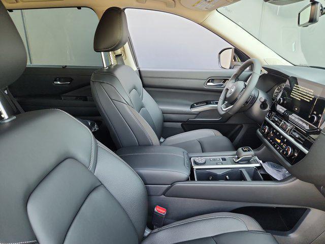 Photo of 2025 Super Black Nissan Pathfinder