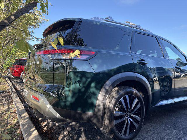Photo of 2024 Obsidian Green Pearl Nissan Pathfinder
