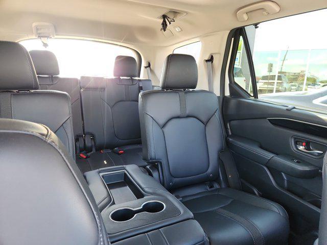 Photo of 2023 Platinum White Pearl Honda Pilot