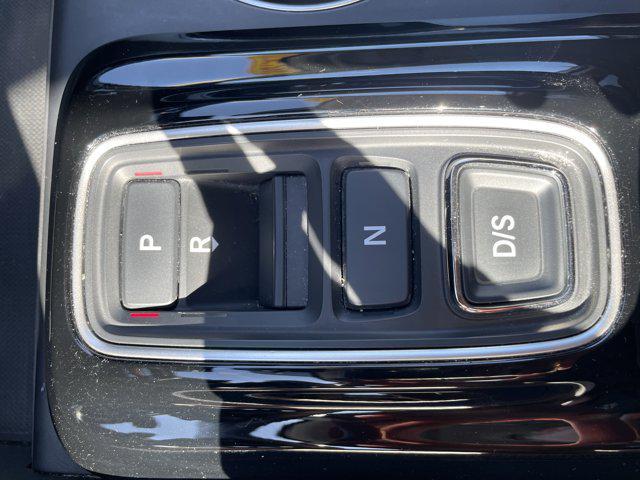 Photo of 2023 Platinum White Pearl Honda Pilot