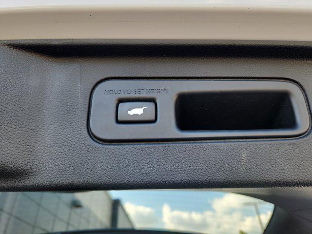 Photo of 2023 Platinum White Pearl Honda Pilot