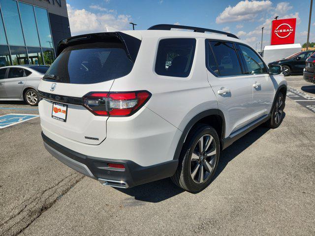 Photo of 2023 Platinum White Pearl Honda Pilot