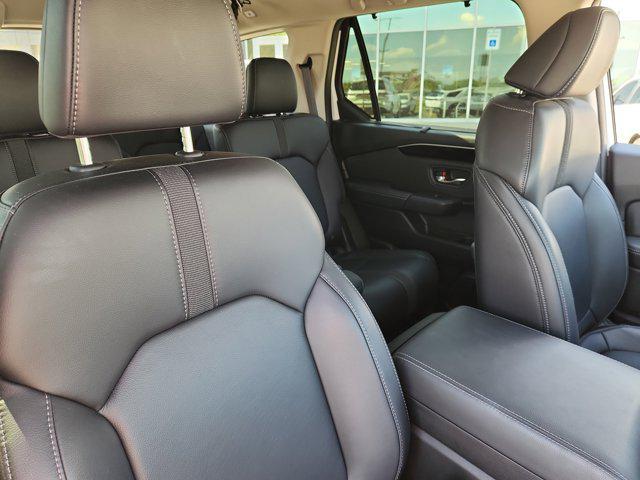 Photo of 2023 Platinum White Pearl Honda Pilot