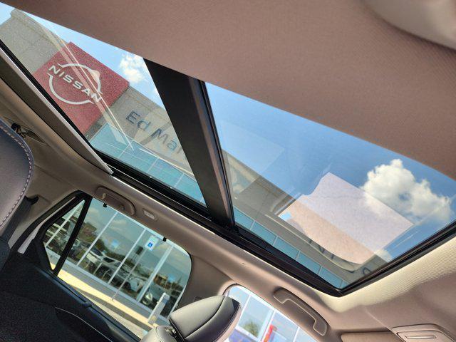 Photo of 2023 Platinum White Pearl Honda Pilot
