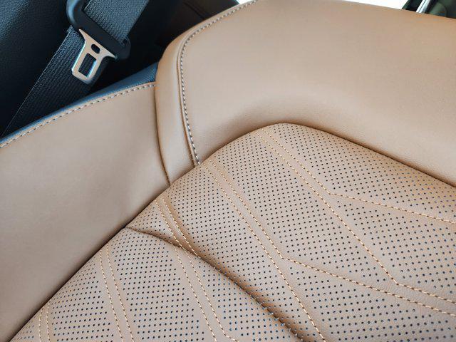 Photo of 2025 Everest White Pearl Tricoat/Super Black Nissan Pathfinder