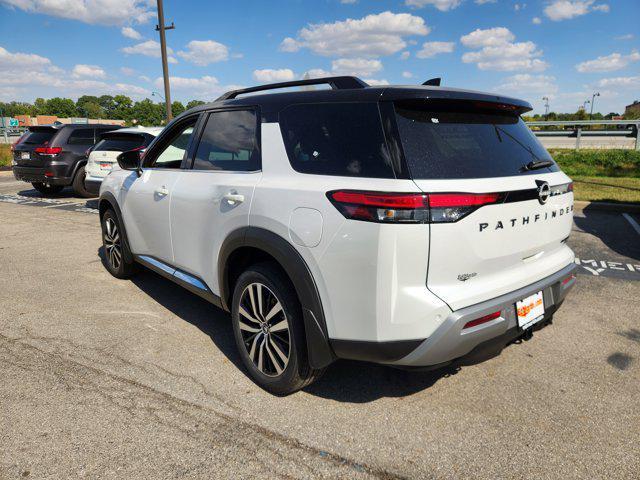 Photo of 2025 Everest White Pearl Tricoat/Super Black Nissan Pathfinder