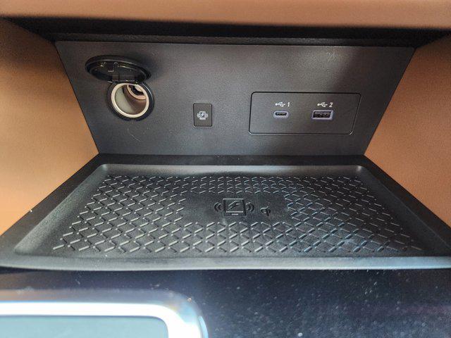 Photo of 2025 Everest White Pearl Tricoat/Super Black Nissan Pathfinder