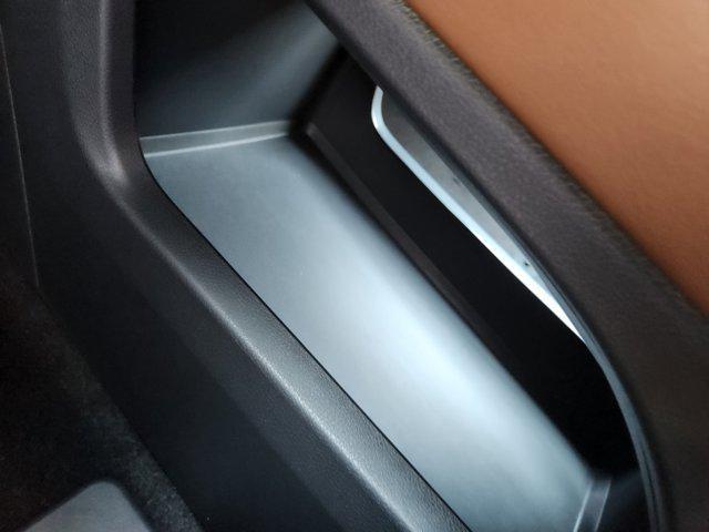 Photo of 2025 Everest White Pearl Tricoat/Super Black Nissan Pathfinder