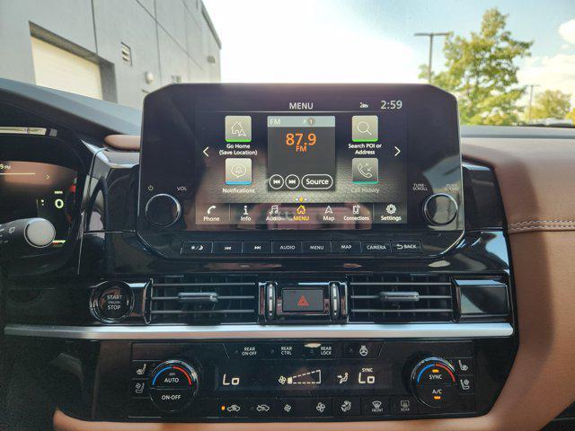 Photo of 2025 Everest White Pearl Tricoat/Super Black Nissan Pathfinder