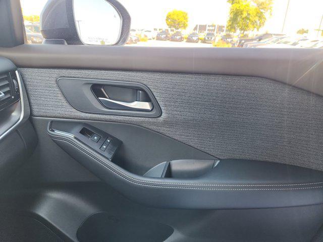 Photo of 2022 Gun Metallic Nissan Rogue