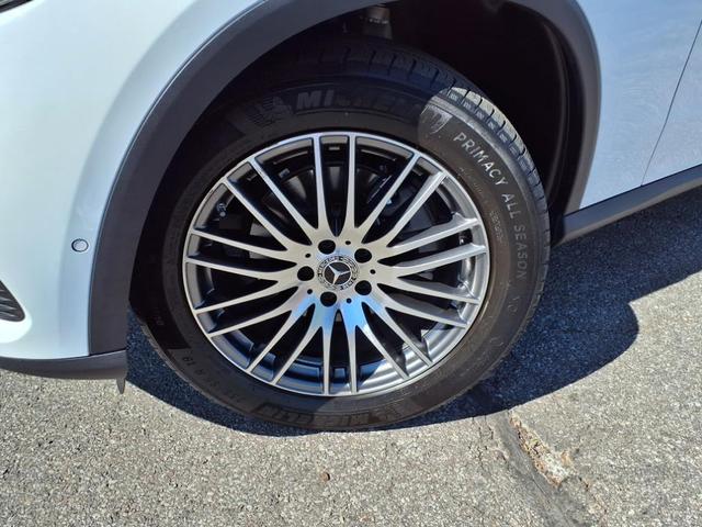 Photo of 2024 MANUFAKTUR Moonlight White Metallic Mercedes-Benz GLC 300