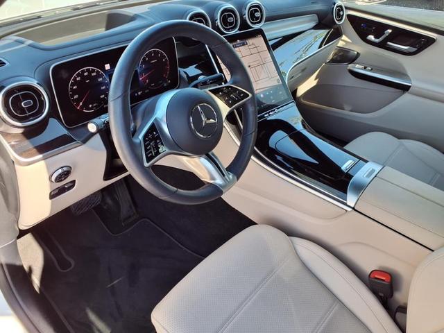 Photo of 2024 MANUFAKTUR Moonlight White Metallic Mercedes-Benz GLC 300