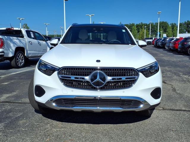 Photo of 2024 MANUFAKTUR Moonlight White Metallic Mercedes-Benz GLC 300